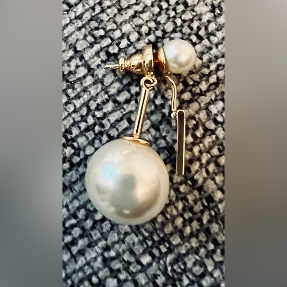 My ABCDior Tribale Letter Earring - Picture 4 of 4